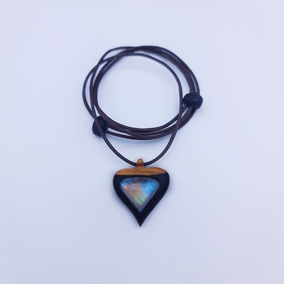 pendentif amulette en pierre de lune arc-en-ciel et ébène bicolore