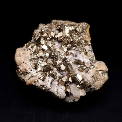 amas de cristaux de pyrite sur gangue et autres cristaux